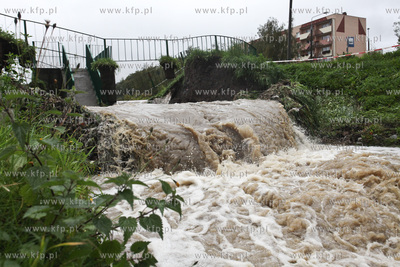 W wyniku duzych opadow deszczu doszlo do przerwania...