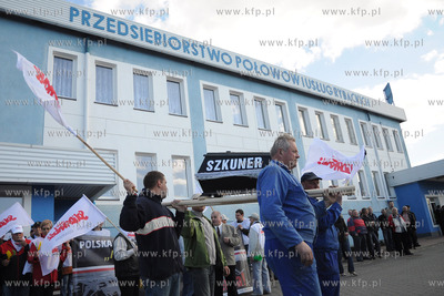 W Przedsiebiorstwie Polowow i Uslug Rybackich Szkuner...