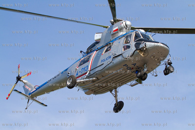 Gdansk, Zlota Karczma. Nz. Smiglowiec PZL W-3A Sokol...