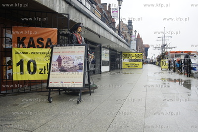 Gdansk. Dlugie Pobrzeze. Kasy statkow wycieczkowych....