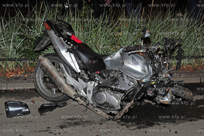 Sopot. Ul. Powstancow warszawy k. hotelu Grand. Samochod...