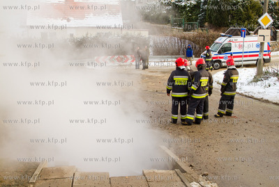 Pekniecie rury cieplowniczej w Gdansku na ul. Pana...