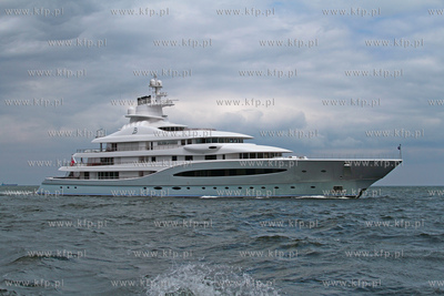 W gdanskim porcie, przy nabrzezu Obroncow Westerplatte,...