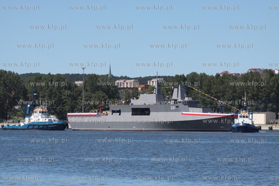 Gdynia. ORP Ślązak bezpośrednio po wodowaniu podczas...