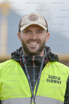 ZYWE TRUPY GRASOWAŁY W KOLIBKACH. Kolejna 14. juz...