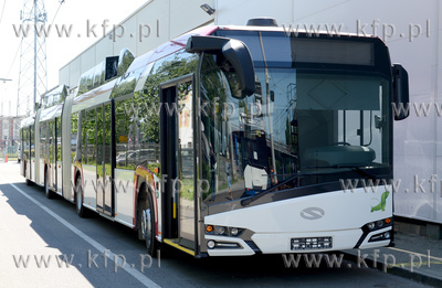 Gdynia. Trollino 24 to dwuprzegubowy trolejbus, który...