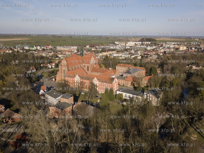 Pelplin z lotu ptaka. Na pierwszym planie pocysterski...