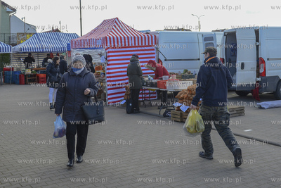 Rumia. Sobota - dzien targowy na rumskim targowisku...