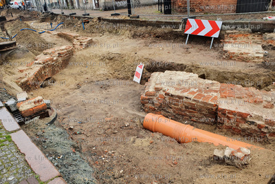 Pozostałości murów XIV-wiecznego domu beginek, odkryte...