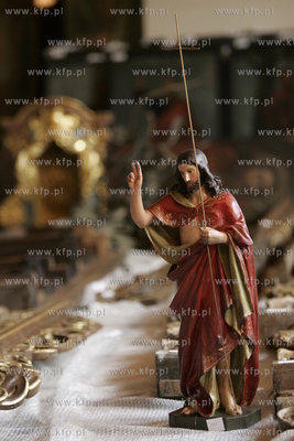 Uratowane zabytki ze spalonego kosciola sw. Katarzyny...