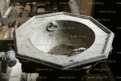 Uratowane zabytki ze spalonego kosciola sw. Katarzyny...