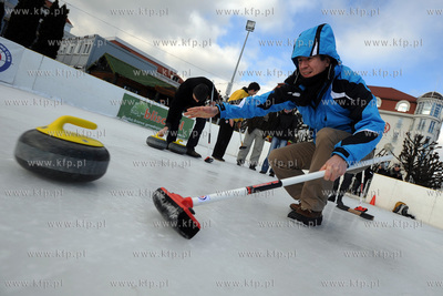 Sopot. W ostatni dzien slizgawni na molo, Sopot Curling...
