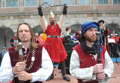 Uroczysta parada z okazji Swieta Miasta. Wjazd krola...