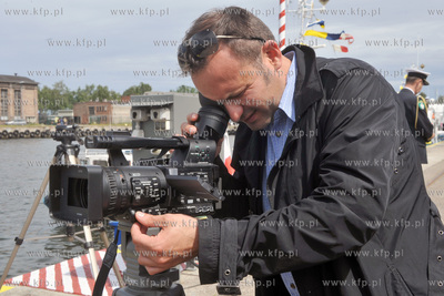 Uroczystosc nadania imienia i podniesienia bandery...