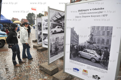 Otwarcie Mobilnego Muzeum Motoryzacji w Marinie na...