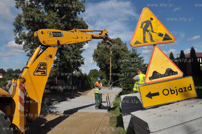 Wies Sulmin na Kaszubach w gmienie Zukowo. Budowa wiejskiej...