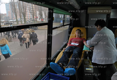 Akcja donacji krwi zorganizowana przez uczniow i pedagogow...