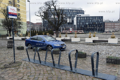 Przystanek roweru metropolitalnego Mevo na ulicy Doki...