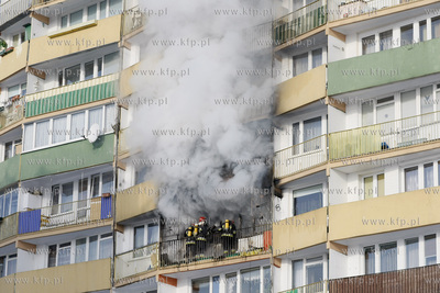 Gdansk Przymorze.Pozar wybuchl na piatym pietrze w...
