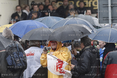 Gdynia. Demonstracja pracownikow  WUZ Przedsiebiorstwa...
