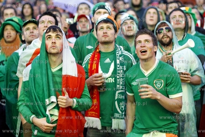 Gdansk. Mistrzostwa europy w pilce noznej. Kibice ogladaja...