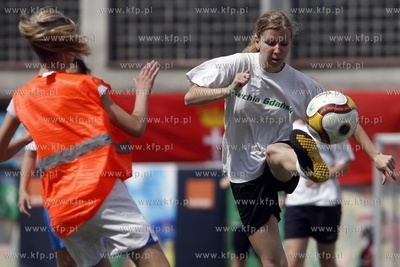 Gdansk Zaspa. Pilkarski turniej dzikich druzyn Do przerwy...