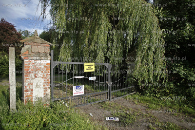 Zespół dworsko-pałacowy z folwarkiem w Rusocinie....