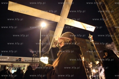 Gdańsk. Misterium Nocne. Nz. uczestnicy misterium...