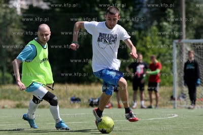 Gdansk Zaspa. Pilkarski turniej dzikich druzyn Do przerwy...