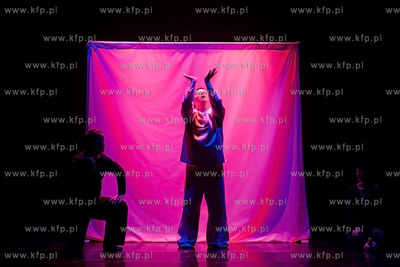 Świat Mało Znany. Przegląd teatralny grupy Im Plus...