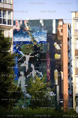 Gdańsk Zaspa.  Na scianie bloku przy ul. Skarzyńskiego...