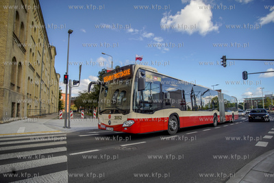Autobus Mercedes-Benz O530G Citaro C2 na Podwalu Przedmiejskim...