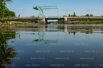 Most zwodzony w Drewnicy nad rzeką Szkarpawą na Pętli...