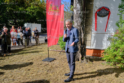 Na kamienicy przy ul. gen. Józefa Fiszera 8 we Wrzeszczu...