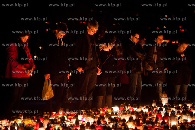 Gdansk. Cmentarz Srebrzysko. Swieto Wszystkich Swietych.
01.11.2011
fot....