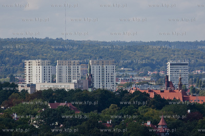 Gdansk. Widok na wiezowce Quattro Towers i wiezowiec...