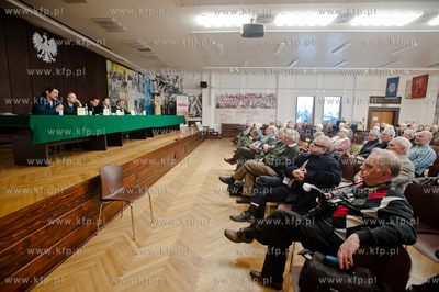 Gdansk. Sala BHP Stoczni Gdanskiej. Prezentacja 2 tomu...
