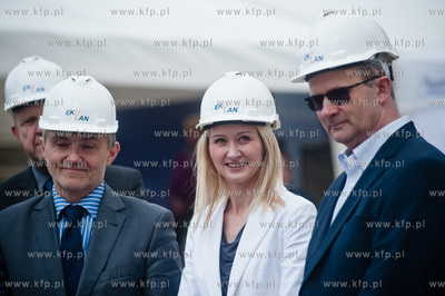 Gdynia. Uroczystosc podpisania aktu erekcyjnego i wmurowanie...