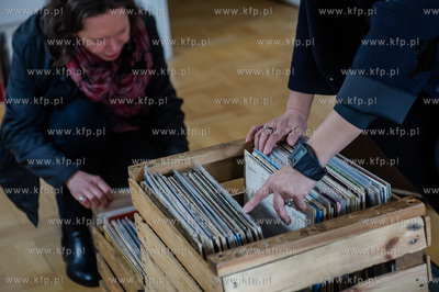 Gdansk. Kawiarnia Fusy i Mietusy. Tysiace Winyli na...