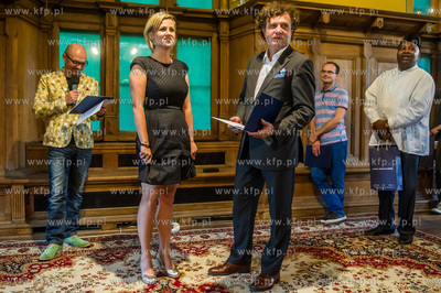 Ratusz Staromiejski w Gdansku. Uroczystosc wreczenia...