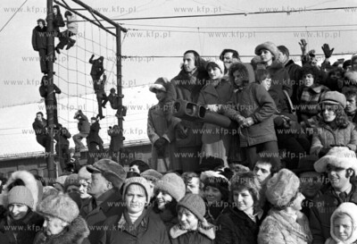 Rodziny i znajomi zolnierzy skladajacych przysiege...