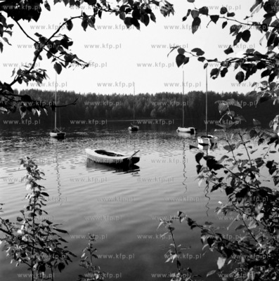 Kaszubskie jezioro w okolicach Wdzydz Kiszewskich....