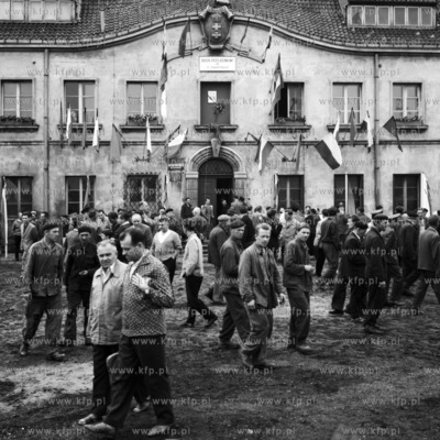 Uroczystość w porcie gdańskim przemianowania basenu...