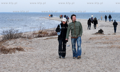 Marcin Firlej z zona Anna na spacerze w Rewie.
03.02.2008
fot....