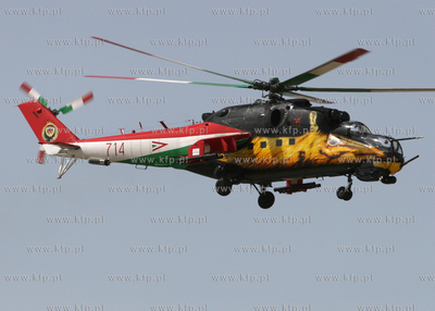 Berlin, ILA Air Show 2008. Nz. Mi-24 w gosc nietypowych...
