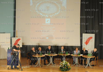 Gdansk. Konferencja W przededniu wielkiej zmiany. Okragly...