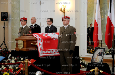 Warszawa. Palac Prezydencki. Polacy zegnaj zmarlego...