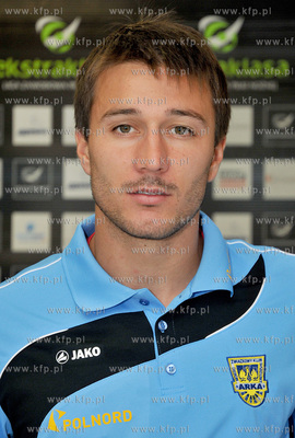 Trener Arki Gdynia Dariusz Pasieka przedstawil na konferencji...