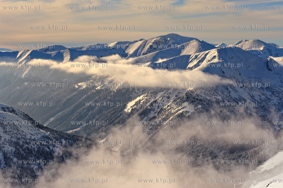 Tatry,Kasprowy.  NZ. widok z  Kasprowego na szczyty...