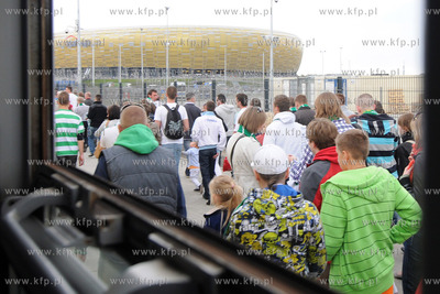 Pierwsi kibice przyjechali w czwartek kolejka SKM do...